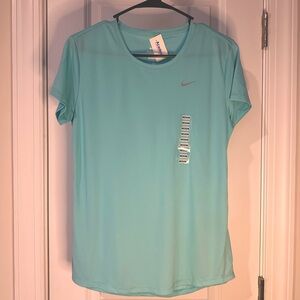 Women’s Nike top